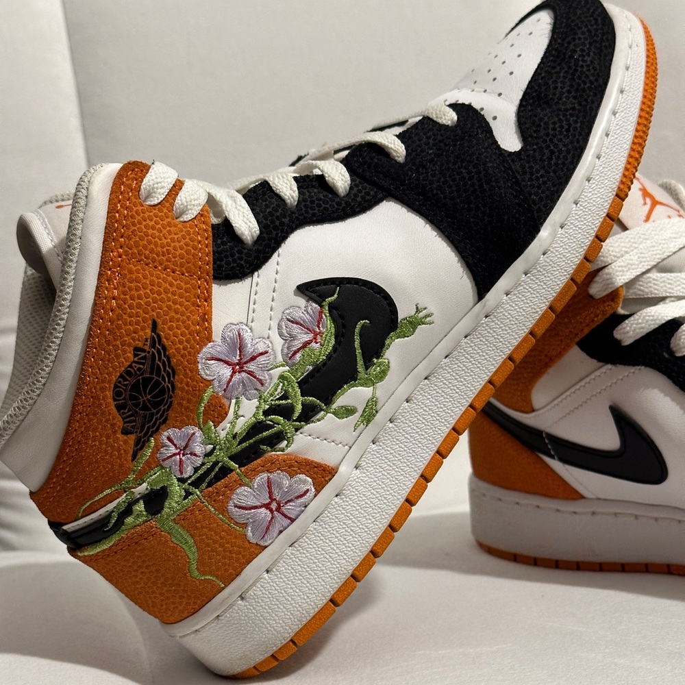 Air Jordan 1 Mid GS “Starfish”
